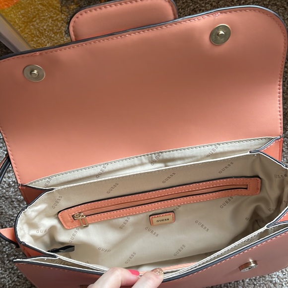 Guess ToteBag - Picture 3 of 9